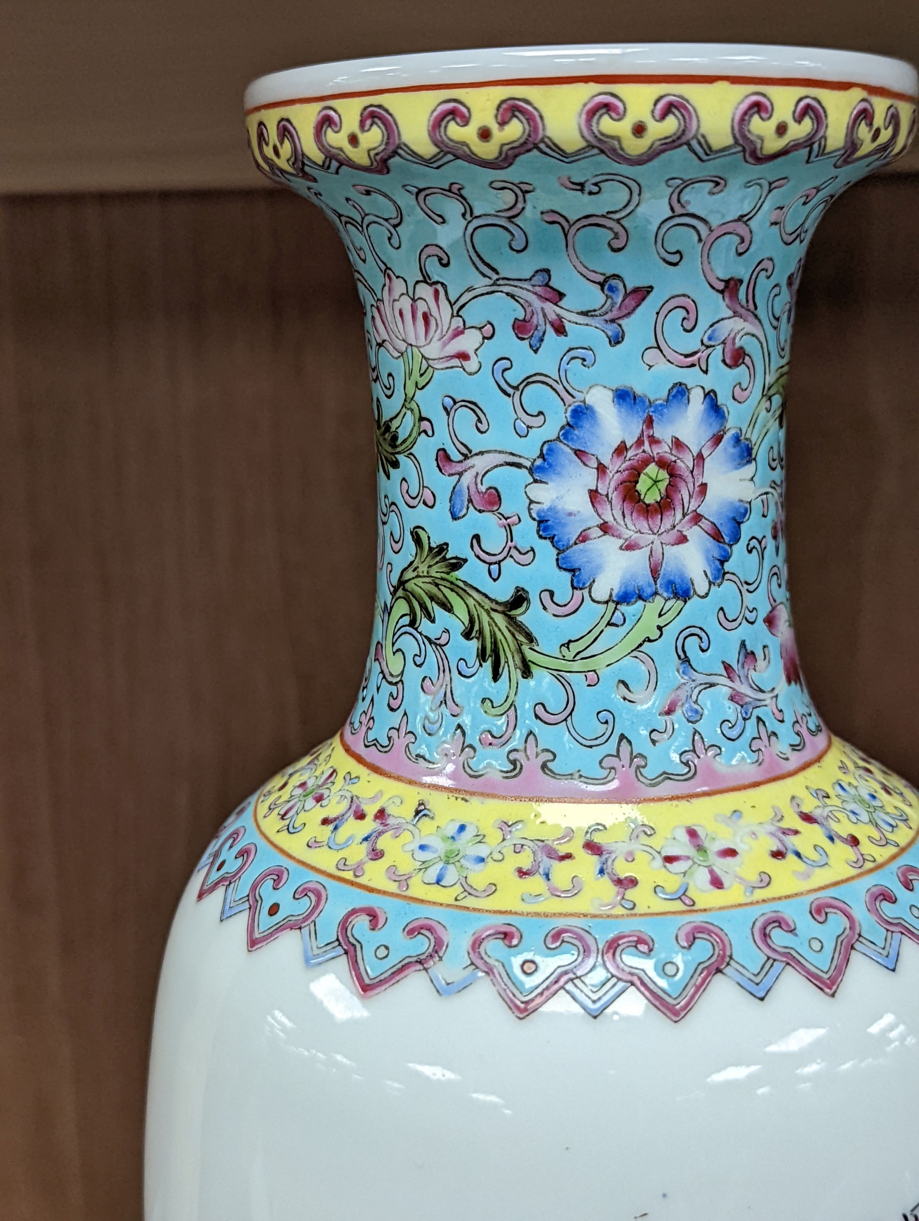A pair of Chinese famille rose vases decorated with peacocks, 31cm